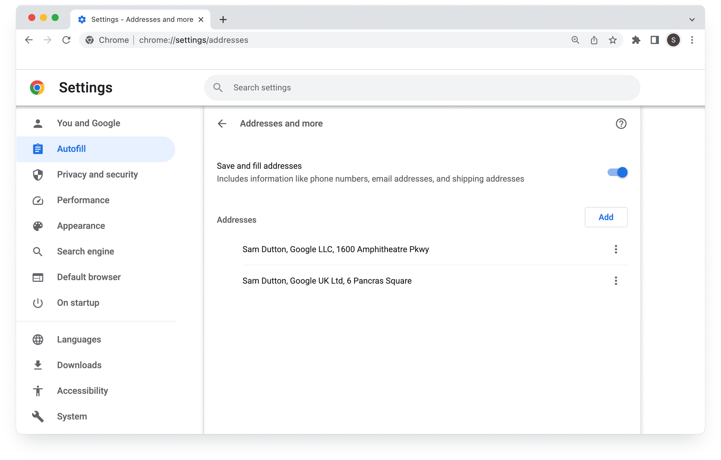 İki örnek adresi gösteren chrome://settings/addresses sayfası