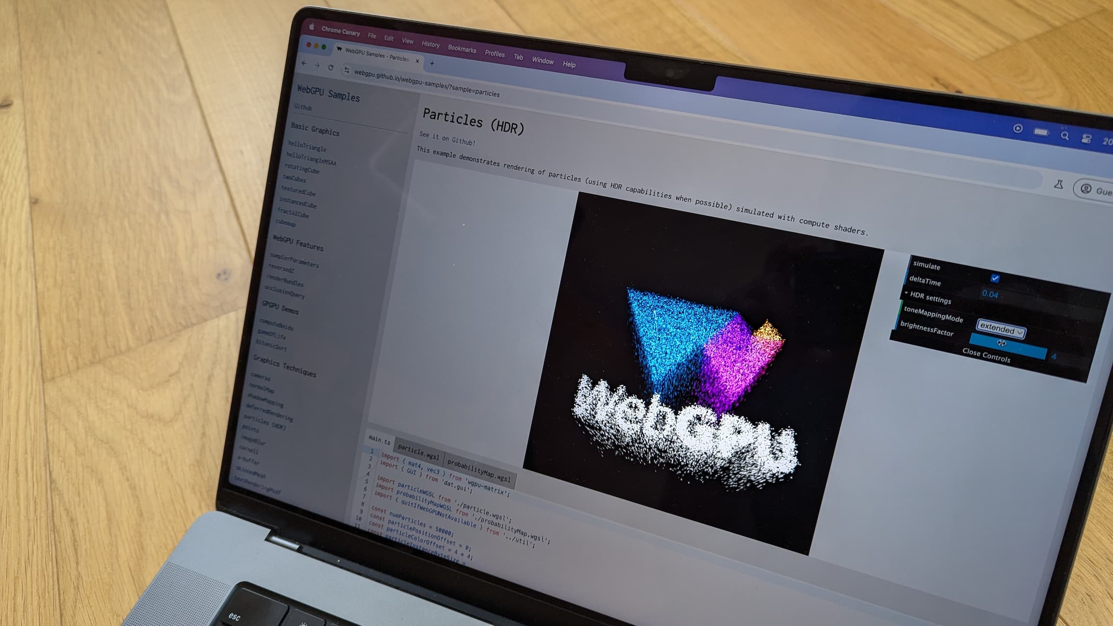 لپتاپی با صفحه نمایش HDR که تصویری پر جنب و جوش را نمایش میدهد.